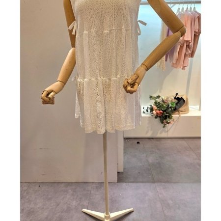 양 리본 펀칭 블라우스