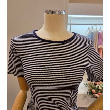 스트라이프 라운드넥 슬림핏 티셔츠