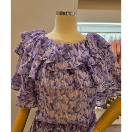 러플 플라워 숄더 블라우스