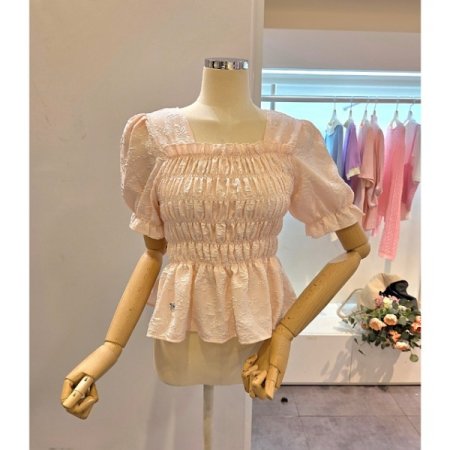 스퀘어넥 스모크 셔링 블라우스