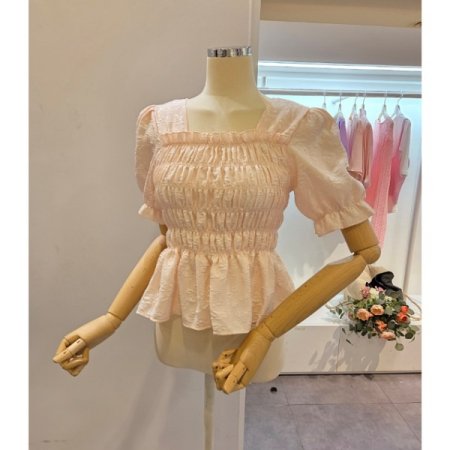 스퀘어넥 스모크 셔링 블라우스