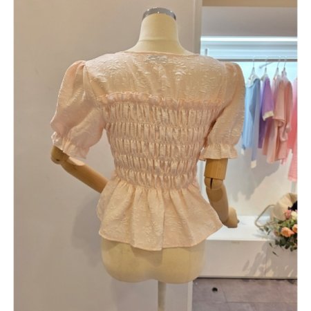 스퀘어넥 스모크 셔링 블라우스