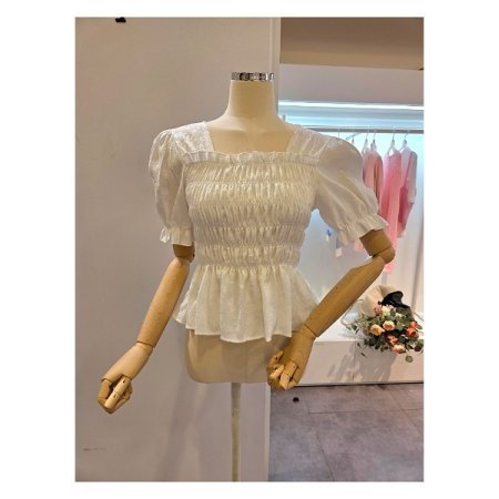 스퀘어넥 스모크 셔링 블라우스