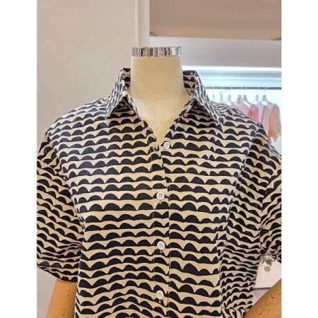 반원 패턴 카라 셔츠