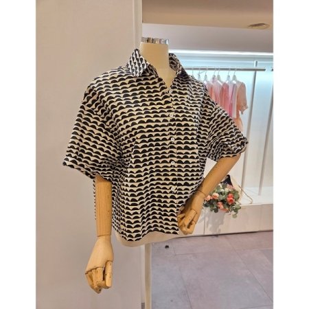 반원 패턴 카라 셔츠