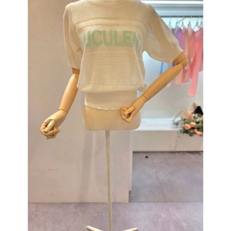 레터링 라운드 펀칭 니트