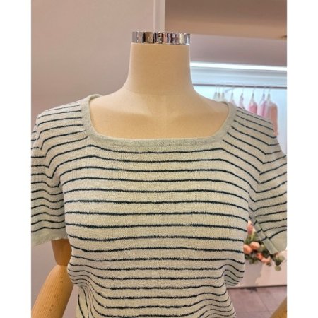 스퀘어넥 줄무늬 니트