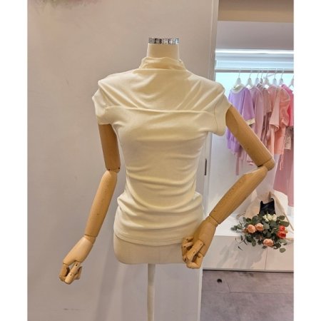 캡소매 하이넥 티셔츠
