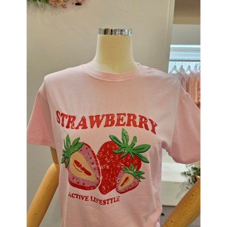 딸기 라운드넥 티셔츠