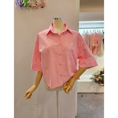 뒷 핀턱 로고 셔츠