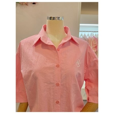 뒷 핀턱 로고 셔츠