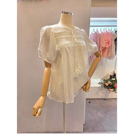 태슬 라운드 블라우스