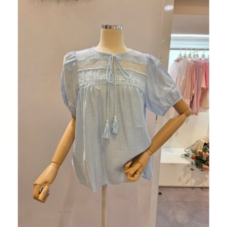 태슬 라운드 블라우스