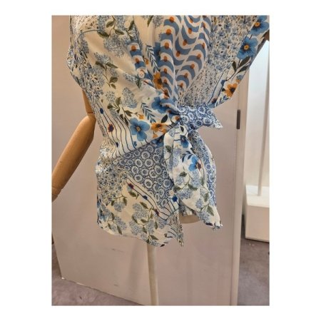 옆 꼬임 프린트 블라우스