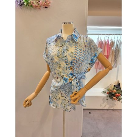 옆 꼬임 프린트 블라우스