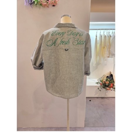 백 레터링 스트라이프 셔츠