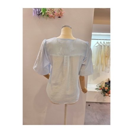 리본 라운드 블라우스