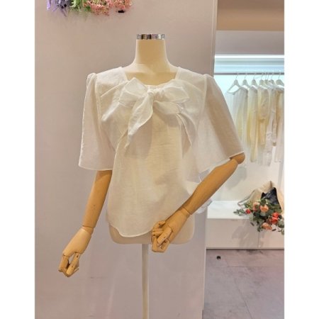 리본 라운드 블라우스