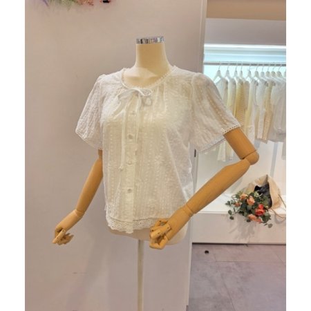 펀칭 자수 라운드 블라우스