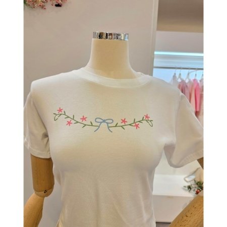 플라워 포인트 라운드넥 티셔츠