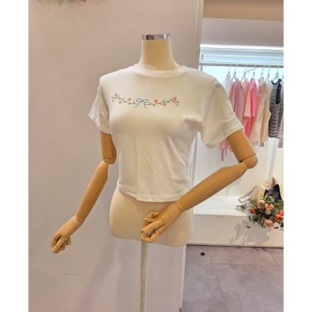 플라워 포인트 라운드넥 티셔츠