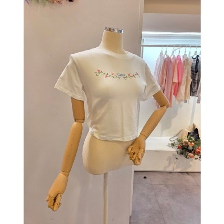 플라워 포인트 라운드넥 티셔츠