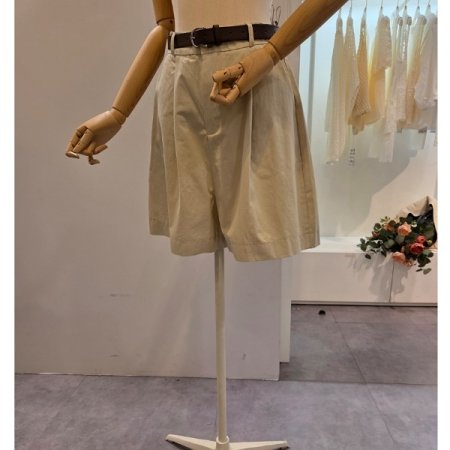 벨트 핀턱 반바지