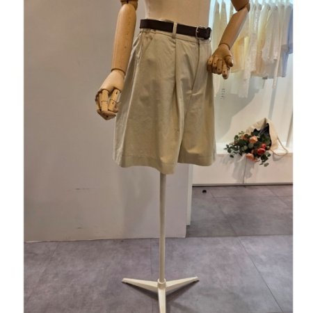 벨트 핀턱 반바지