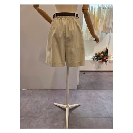 벨트 핀턱 반바지