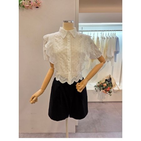 펀칭 양 레이스 카라 블라우스