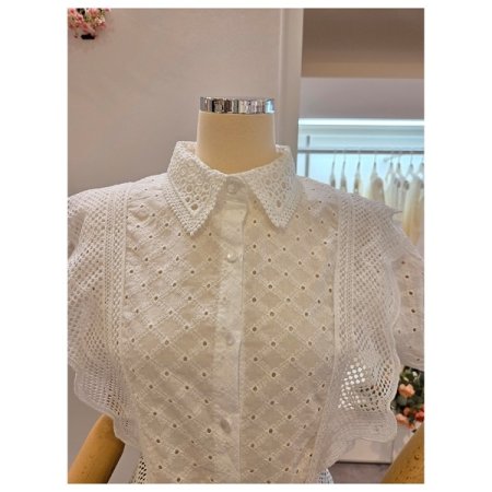 펀칭 양 레이스 카라 블라우스