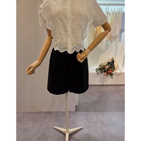 펀칭 양 레이스 카라 블라우스