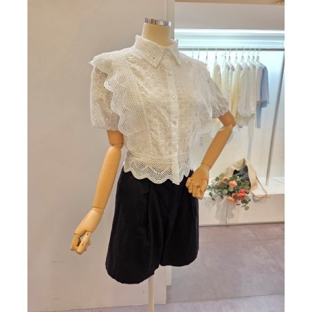 펀칭 양 레이스 카라 블라우스