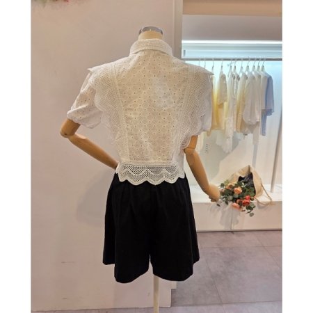 펀칭 양 레이스 카라 블라우스