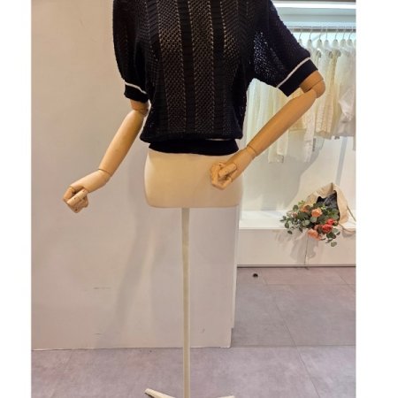 물결 배색 펀칭 니트