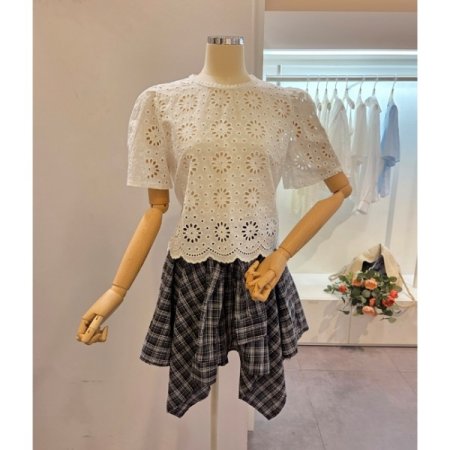 소매퍼프 펀칭 블라우스