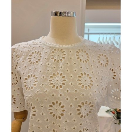 소매퍼프 펀칭 블라우스