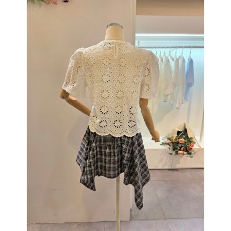 소매퍼프 펀칭 블라우스