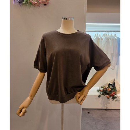 뒷 리본 포인트 티셔츠