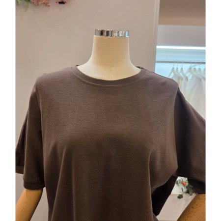 뒷 리본 포인트 티셔츠