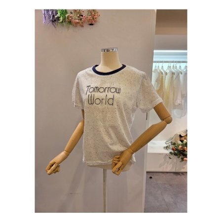 넥라인 배색 레터링 티셔츠