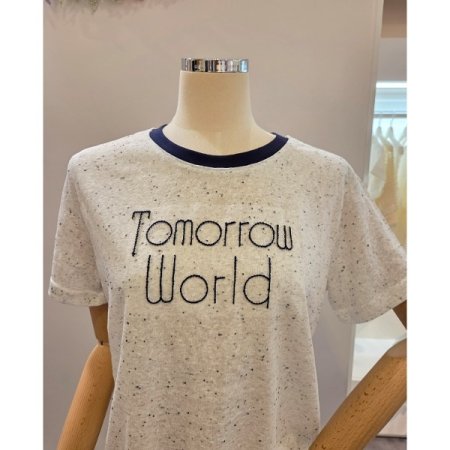 넥라인 배색 레터링 티셔츠