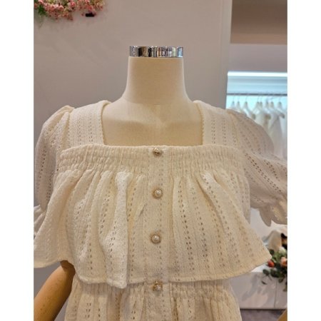 스퀘어넥 러플 블라우스