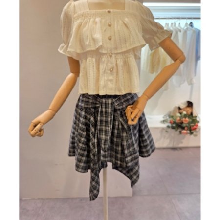 스퀘어넥 러플 블라우스