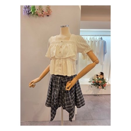 스퀘어넥 러플 블라우스