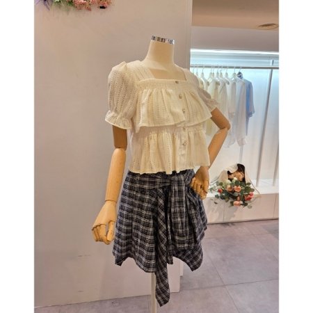 스퀘어넥 러플 블라우스