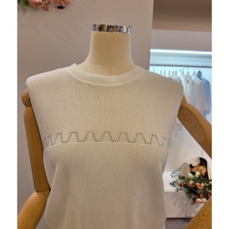 장식 민소매 라운드 니트