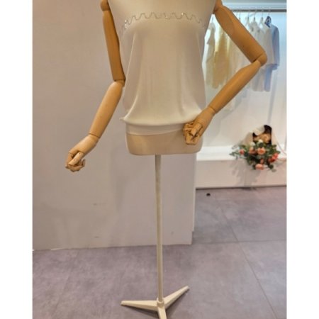 장식 민소매 라운드 니트