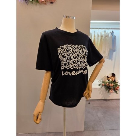 하트 프린트 라운드티셔츠