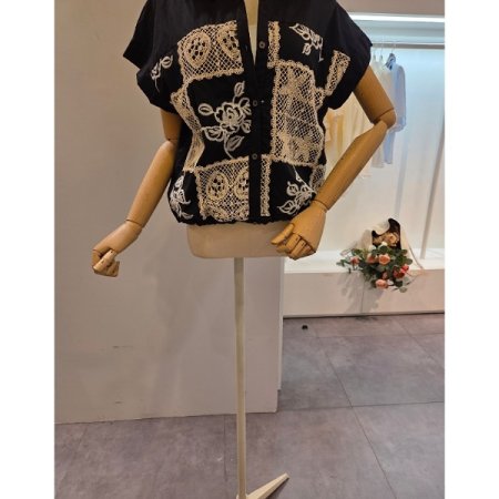 레이스자수 캡소매 셔츠